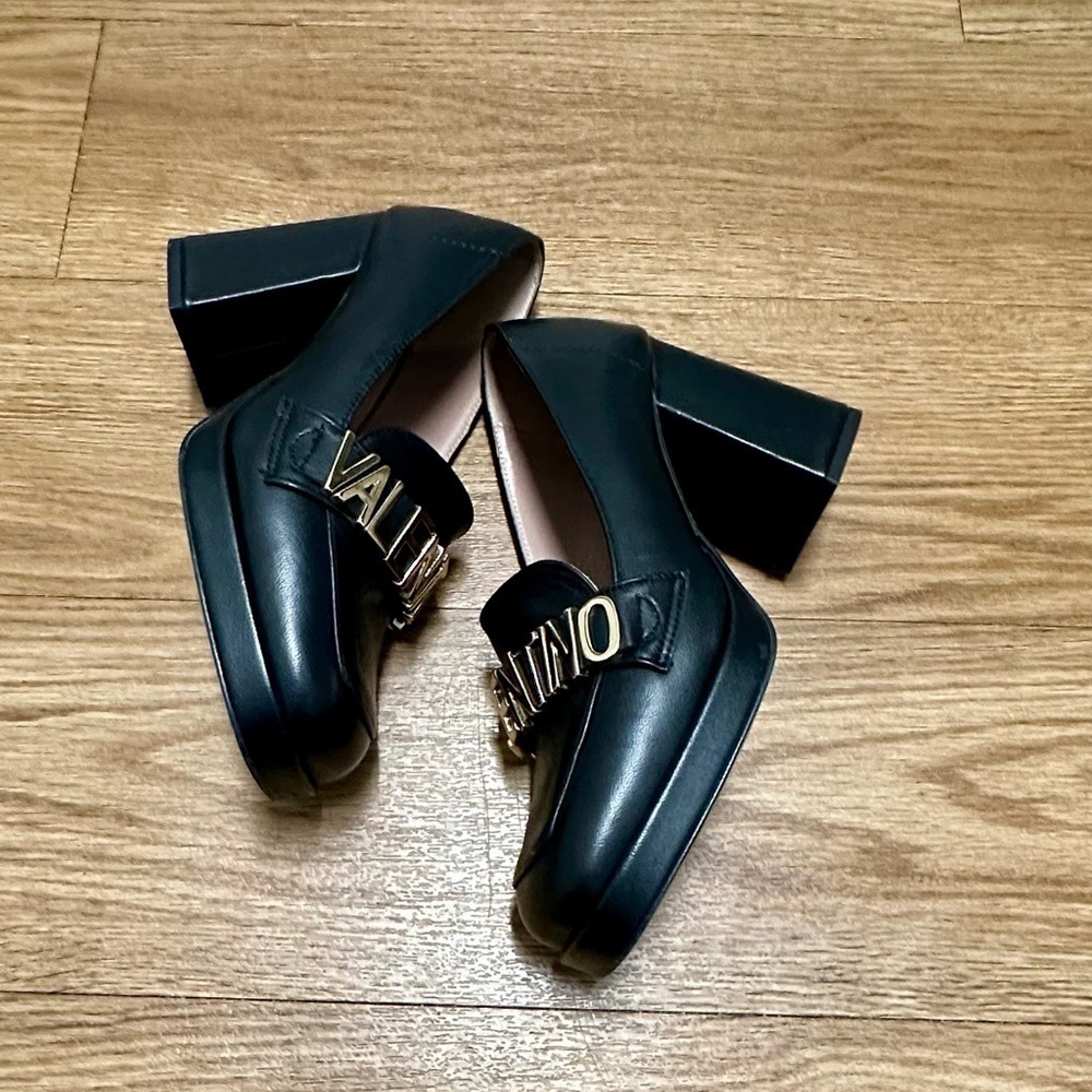 VALENTINO BY MARIO VALENTINO
Rosalinda Logo Leather Heeled Loafers - Picture 4 of 16